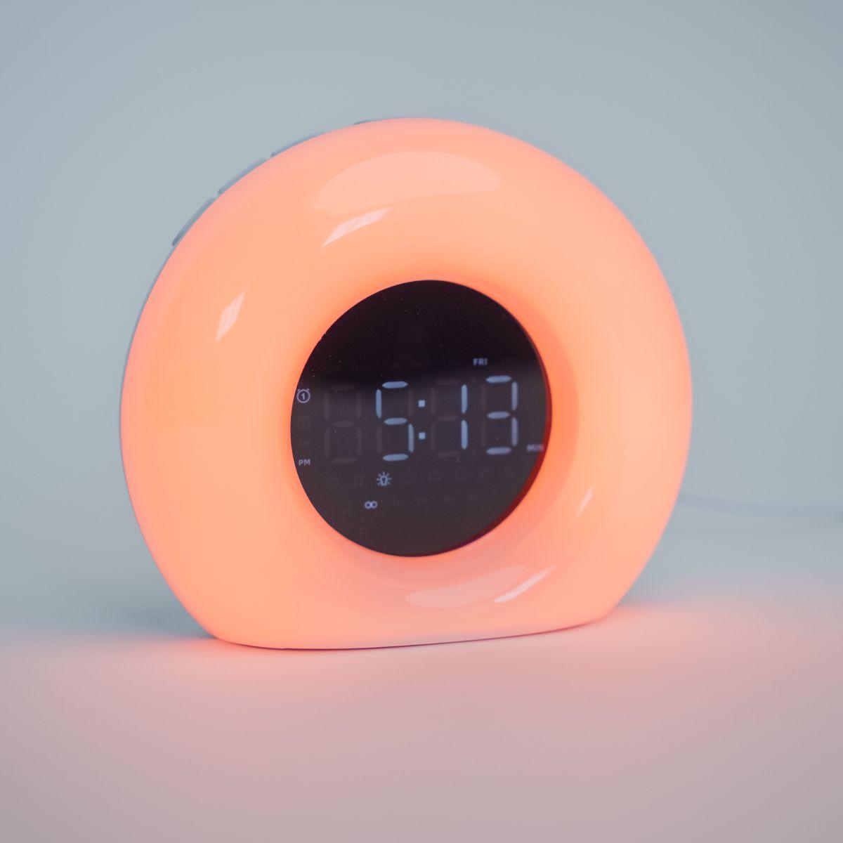 Solopgang vækkeur med wake-up light i varm orange – simulerer solopgang til børns morgenrutine