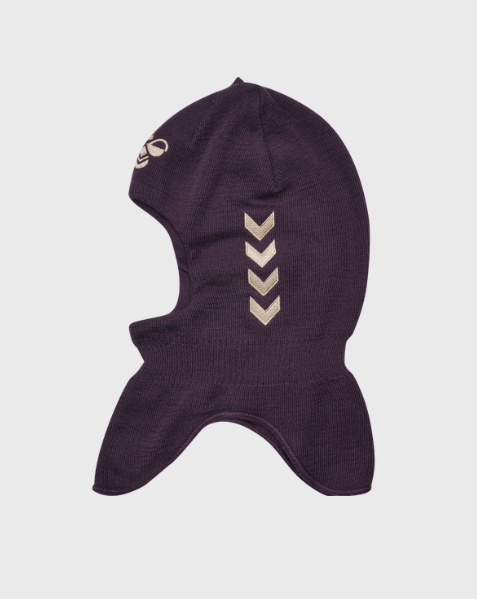 Mørk blommefarvet elefanthue med hummel-logo og fem lyse vinkelmærker ned ad siden