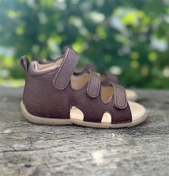 Arauto RAP velcrosandal i mørkebrun med velcroremme til børn